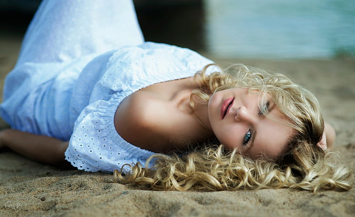 women, women outdoors, blonde, blue eyes, curly hair, dress, white dress, lying down, sand, beach, HD wallpaper