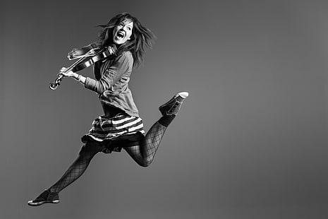 ภาพถ่ายระดับสีเทาของผู้หญิงที่เล่นไวโอลินไวโอลินดนตรีลินด์เซย์สเตอร์ลิงในเที่ยวบินลินด์เซย์สเตอร์ลิง, วอลล์เปเปอร์ HD HD wallpaper