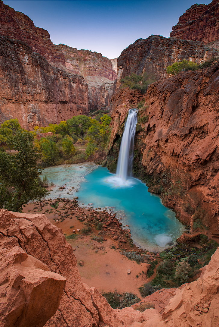 Wasserfälle mit Felsformation, Wasserfall, Strömung, Steine ​​umgeben, HD-Hintergrundbild, Handy-Hintergrundbild