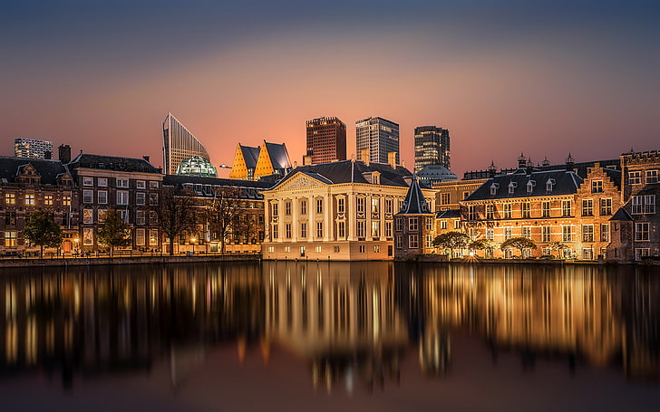 انعكاس المباني القديمة في الماء مدينة لاهاي في هولندا المناظر الطبيعية الحضرية خلفية سطح المكتب عالية الدقة للكمبيوتر اللوحي والجوال 3840 × 2400، خلفية HD