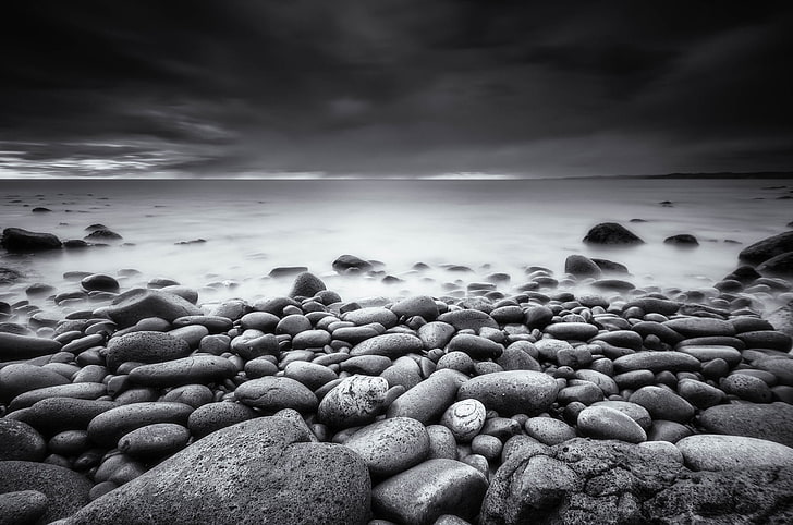 rock formation, stones, shore, Beach, black and white photo, Raglan, Waikato, HD wallpaper