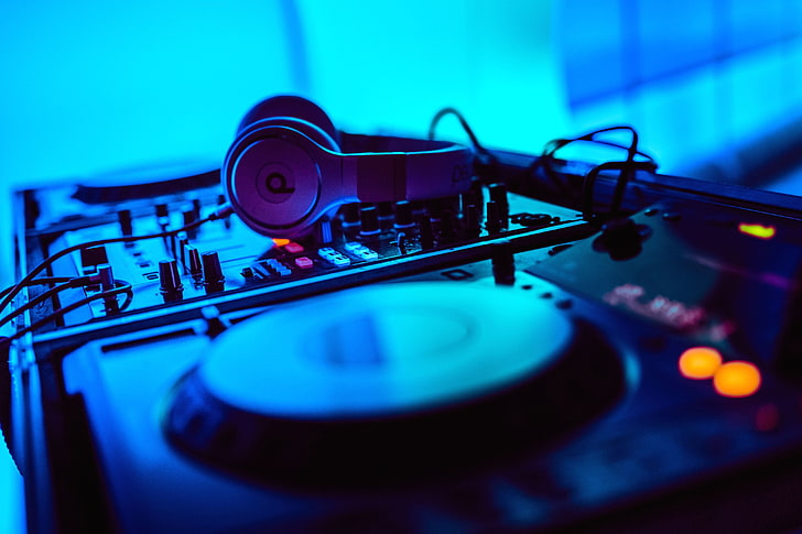 black DJ controller, dj, headphones, installation, electronics, equipment, music, sound, HD wallpaper