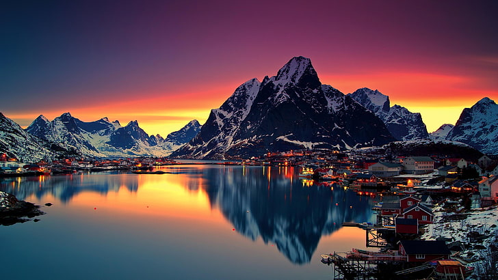 fiord, wioska rybacka, wioska, Reine, Norwegia, atrakcja turystyczna, archipelag, Nordland, słońce, północ, jezioro, Europa, odbicie, zamontować scenerię, odbicie, wschód słońca, woda, natura, pasmo górskie, góra, Lofoty, niebo, północne słońce, Tapety HD