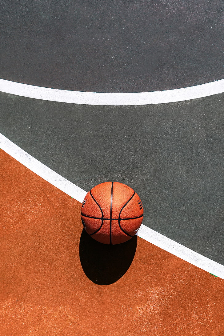 оранжевый и черный баскетбол, баскетбол, мяч, баскетбольная площадка, HD обои, телефон обои