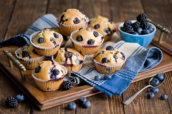 muffins with bluebbery toppings, berries, food, blueberries, spoon, dessert, cakes, BlackBerry, sweet, tray, cupcakes, Anna Verdina, HD wallpaper