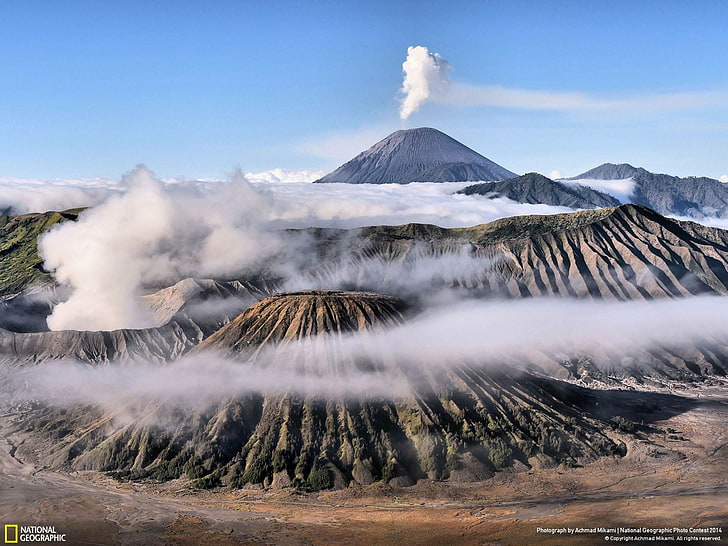 Мъглива сутрин - тапет на National Geographic, активни вулкани, HD тапет