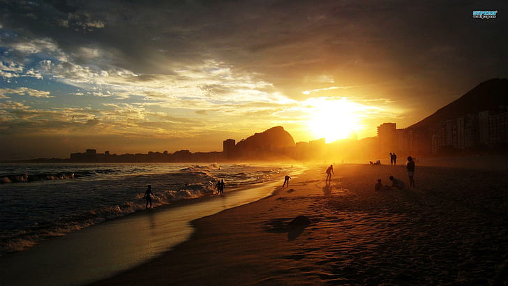 Copacabana au coucher du soleil, plage, gens, ville, coucher de soleil, nature et paysages, Fond d'écran HD