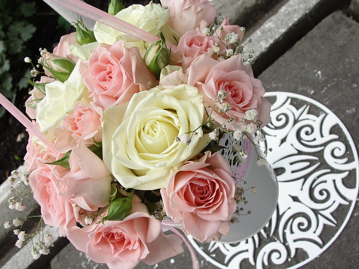 Arreglo de rosas rosadas y amarillas, rosas, ramos, maceta, cinta, altura,  Fondo de pantalla HD | Wallpaperbetter