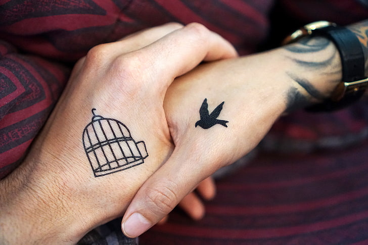 birdcage and bird couple tattoo, hands, tattoos, couple, love, HD wallpaper