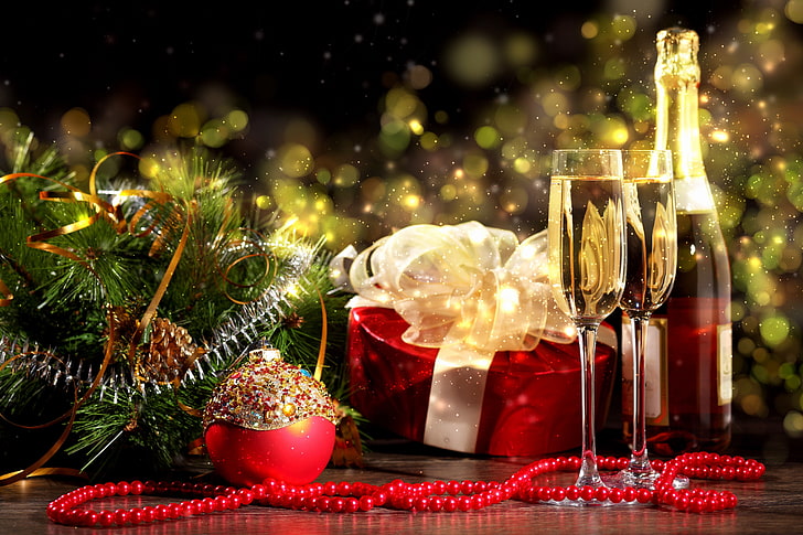 زجاجة شمبانيا زجاجية بيضاء وبيج مع كؤوس ، عيد الميلاد، خلفية HD