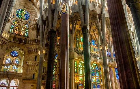 фасад собора, колонны, витражи, Испания, религия, Барселона, Собор Святого Семейства, HD обои HD wallpaper