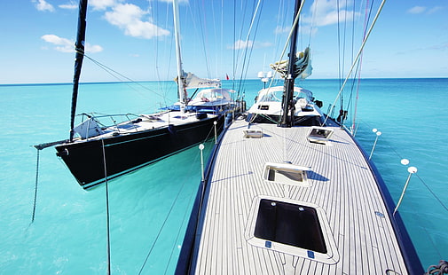 Ветроходни яхти HD тапет, две черно-бели лодки, мотори, други, ветроходство, яхти, HD тапет HD wallpaper