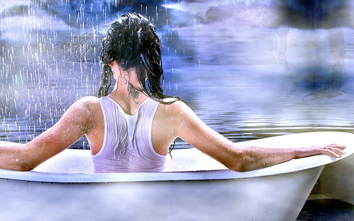 bañera de cerámica blanca, mujer, baño, mojado, tatuaje, cabello mojado, bañera, cuerpo mojado, Fondo de pantalla HD