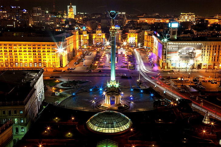 茶色のコンクリート都市の建物、夜、ウクライナ、キエフ、独立広場、 HDデスクトップの壁紙