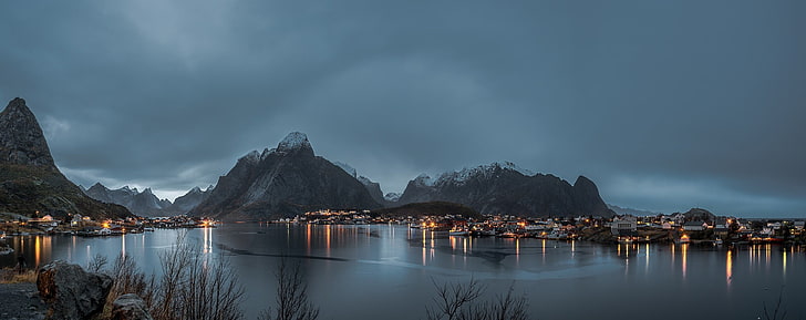 Корабли на водоеме с горным хребтом поблизости, горы, озеро, пейзаж, панорама, Норвегия, Лофотенские острова, HD обои