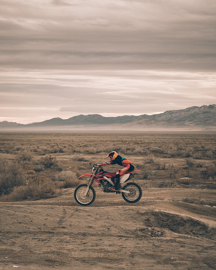 orange and black motocross dirt bike, motorcyclist, motorcycling, sand, HD wallpaper