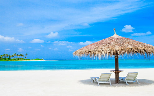 Malediwy Ocean Indyjski leżaki i palmy Słomiany parasol Tapeta letnia Hd 1920 × 1200, Tapety HD HD wallpaper