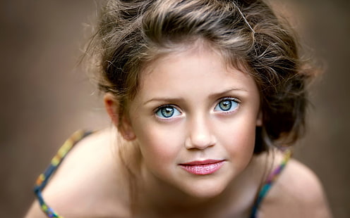 Sevimli küçük kız, portre, yüz, gözler, kızın mavi ve sarı spagetti kayışı üst, Sevimli, Küçük, Kız, Portre, Yüz, Gözler, HD masaüstü duvar kağıdı HD wallpaper