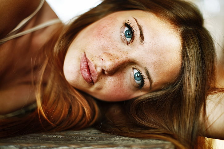 solo, women, redhead, freckles, blue eyes, HD wallpaper