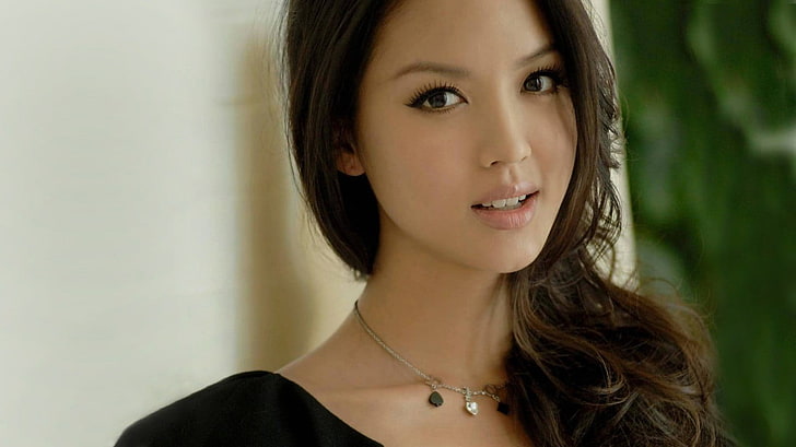 women's black scoop-neck top, Zhang Zi Lin, Chinese, brunette, dark eyes, face, women, model, wavy hair, looking at viewer, HD wallpaper