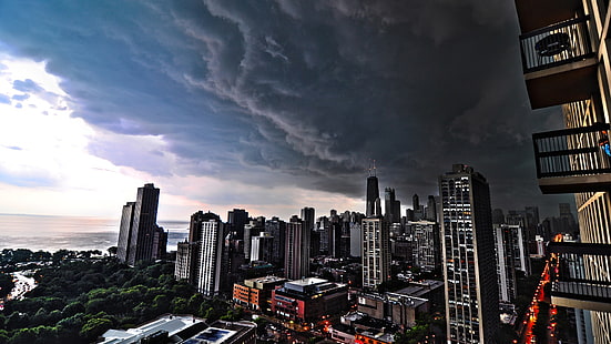 grattacielo grigio, città sotto nuvole nere, paesaggio urbano, Chicago, città, cielo, nuvole, Sfondo HD HD wallpaper