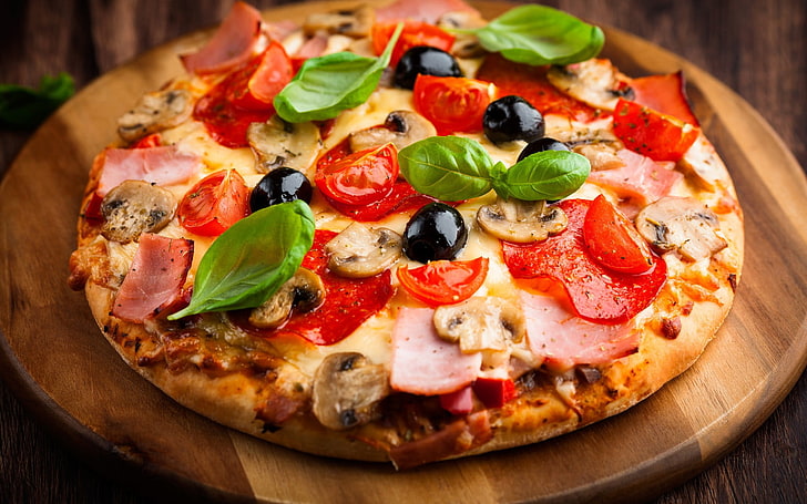 pizza de calabresa na bandeja de madeira, comida, almoço, bebida, HD papel de parede