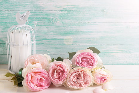розови рози, цветя, рози, букет, розови, реколта, дърво, свещ, HD тапет HD wallpaper