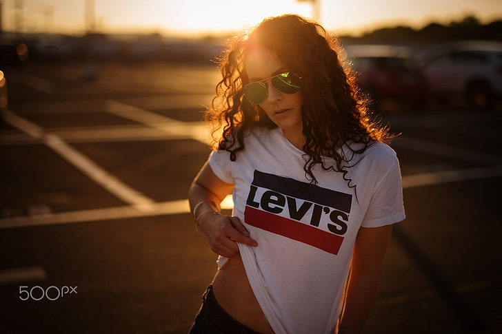 mujer, gafas de sol, bronceado, camiseta, tatuaje, puesta de sol, profundidad de campo, Fondo de pantalla HD