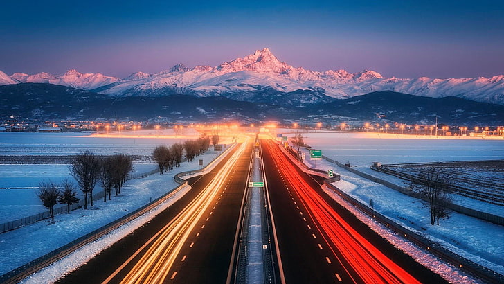 motorväg, pinerolo, turin, skymning, europa, italien, alperna, horisont, kväll, väg, motorväg, himmel, natur, berg, vinter, snö, ljus, trafik, HD tapet