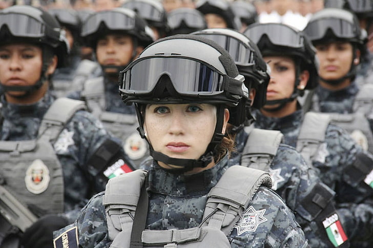damski czarny hełm i mundur bojowy, policja, policja meksykańska, żołnierz, Meksyk, żandarmeria, niebieskie oczy, brunetka, kaukaski, Latynos, Tapety HD