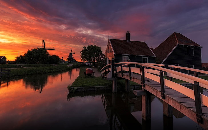 Sunset Farm In Netherlands House And Wooden Bridge Channel Water Wind Fondos de Escritorio Hd, Fondo de pantalla HD