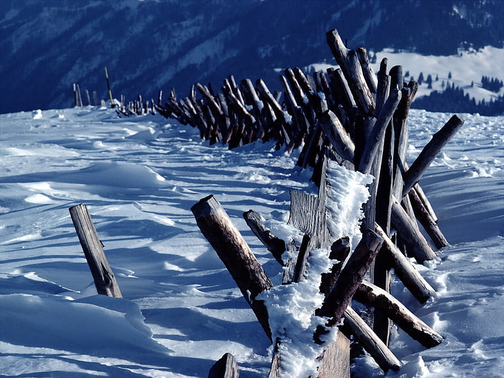 дървена ограда, ограда, трупи, планини, сняг, HD тапет