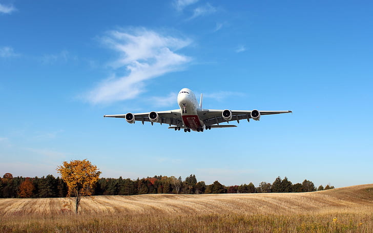 إيرباص A380 ، طيران الإمارات ، طائرة ركاب ، حقول ، إيرباص ، طيران الإمارات ، طيران ، ركاب ، طائرة ، حقول، خلفية HD