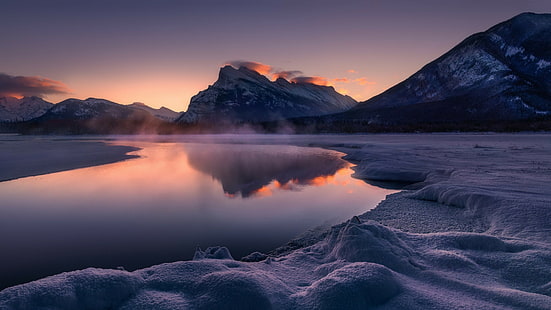 湖、国立公園、バンフ国立公園、カナダ、アルバータ、朱色の湖、ランドル山、山の風景、夕暮れ、紫色の風景、山、写真、風景写真、雪、冬、空、反射、自然、 HDデスクトップの壁紙 HD wallpaper