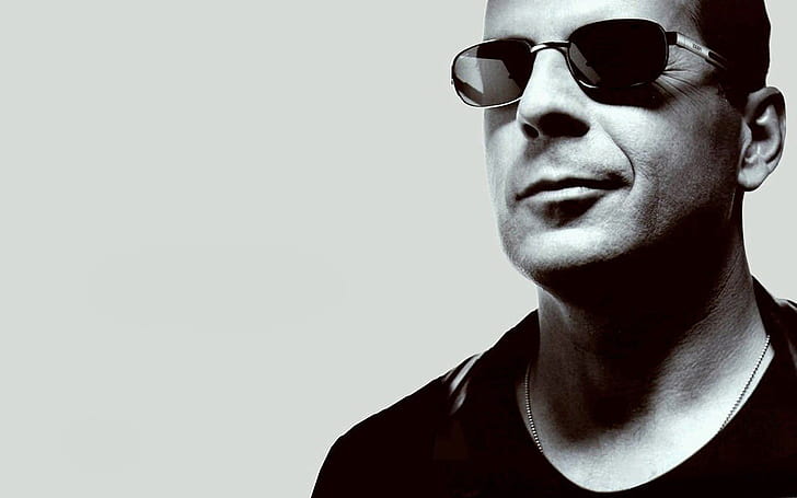 Bruce Willis Younger, black, white, sunglasses, smile, HD wallpaper