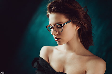 женский черный топ с открытыми плечами, женский, модель, рыжий, очки, красная помада, Георгий Чернядьев, голые плечи, HD обои HD wallpaper