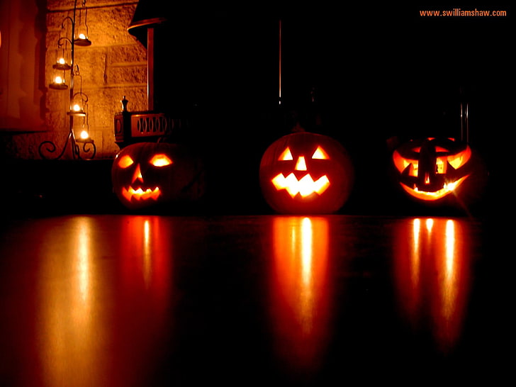 three Jack-o'-Lanterns, Halloween, spooky, pumpkin, glowing eyes, dark, Jack O' Lantern, HD wallpaper