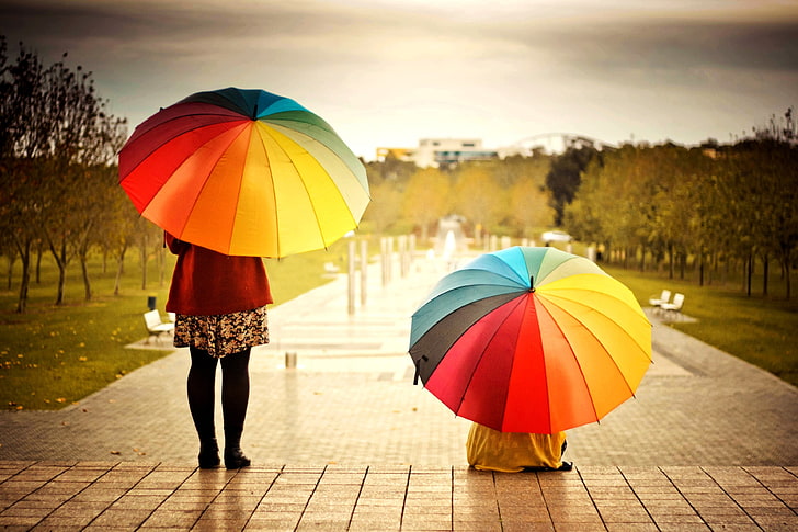 dos paraguas multicolores, paraguas, coloridos, niños, arcoiris, clima, estado de ánimo, Fondo de pantalla HD