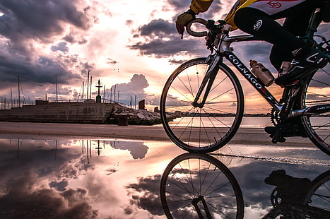 svart vägcykel, cykel, havet, strandpromenaden, colnago, velosipedist, HD tapet HD wallpaper