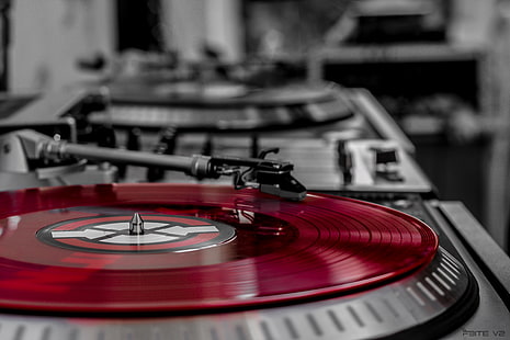 القرص الدوار DJ الأسود والأحمر ، الأحمر ، روسيا ، الفينيل ، قضمة الصقيع ، الفواصل ، الرمز الزمني ، numark، خلفية HD HD wallpaper