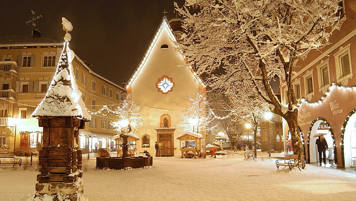 Praça da cidade de Val Gardena Itália no inverno, a cidade cobre na neve foto, praça, noite, cidade, lojas, luz, inverno, natureza e paisagens, HD papel de parede