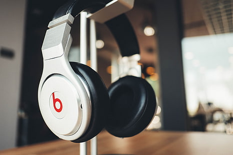 białe słuchawki bezprzewodowe Beats by Dr. Dre, beaty, słuchawki, logo, styl, Tapety HD HD wallpaper