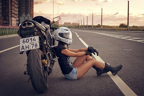 女性、モデル、カディエフ・イスマイル、自転車を持つ女性、ヘルメット、オートバイ、屋外の女性、車両、 HDデスクトップの壁紙 HD wallpaper