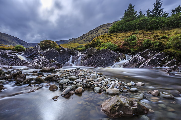 braune Steine, Fluss, Felsen, Fluss, Wasser, Berge, HD-Hintergrundbild