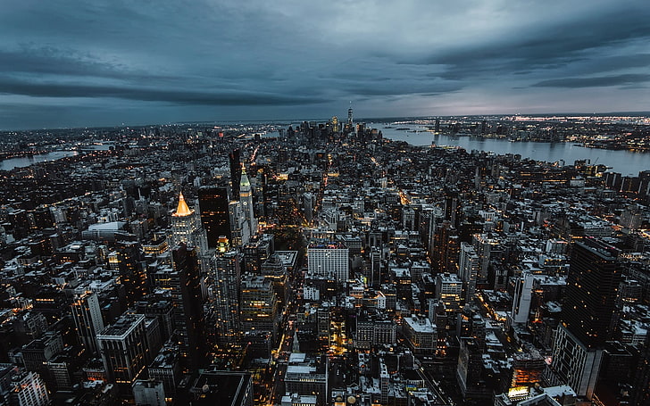 foto udara bangunan di malam hari, Kota New York, AS, kota, lanskap kota, gedung pencakar langit, bangunan, malam, lampu kota, Wallpaper HD