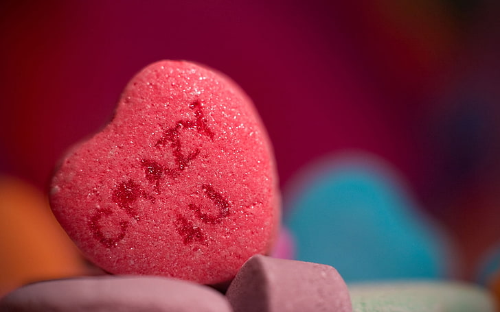 pierre rouge en forme de coeur, coeur, bonbon, couleur, lettrage, Fond d'écran HD