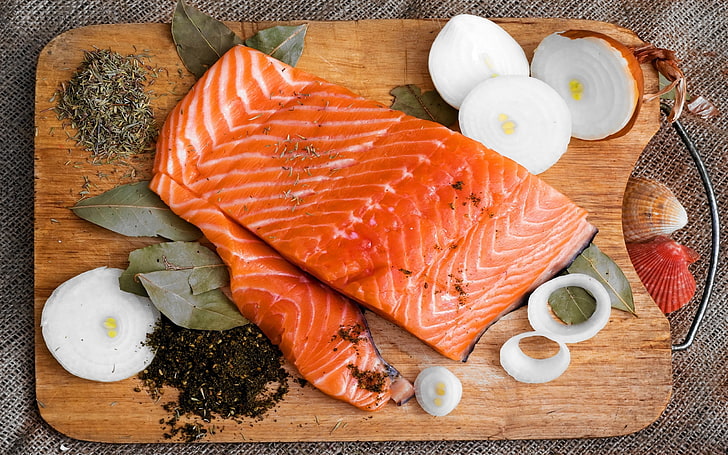 Fischfleisch und braunes Holzschneidebrett, Fisch, Fleisch, Butter, HD-Hintergrundbild