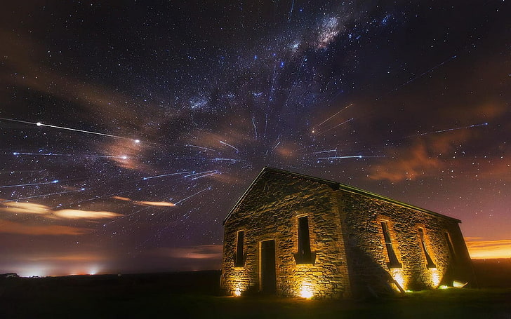 منزل خرساني بني ، منظر طبيعي ، طبيعة ، ليلة مرصعة بالنجوم ، درب التبانة ، نصب تذكاري ، أضواء ، ضباب ، نيوزيلندا ، مجرة، خلفية HD