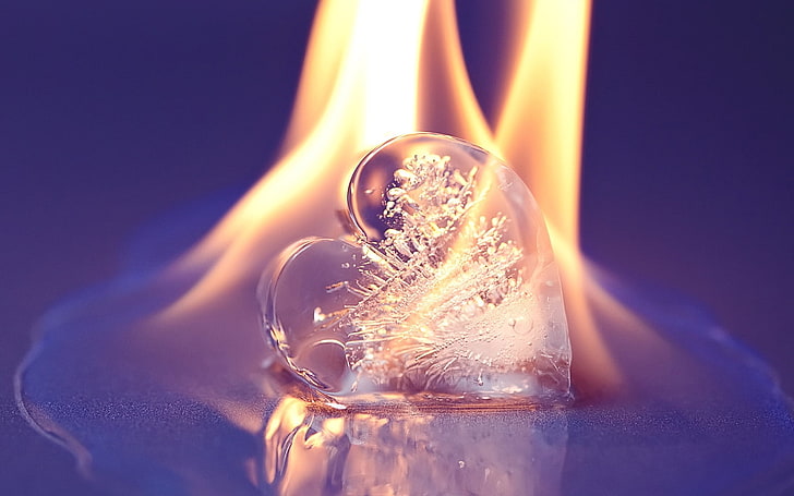 лед в форме сердца, фон, пламя, сердце, замерзает, HD обои