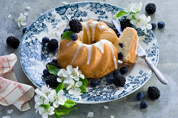 bundt cake, cupcake, berry, blackberries, blueberries, HD wallpaper